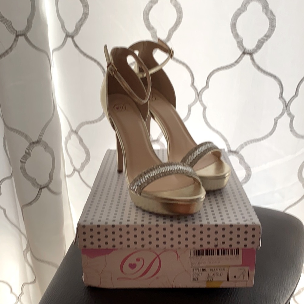 Women’s Gold and Rhinestone SZ 11 High Heels